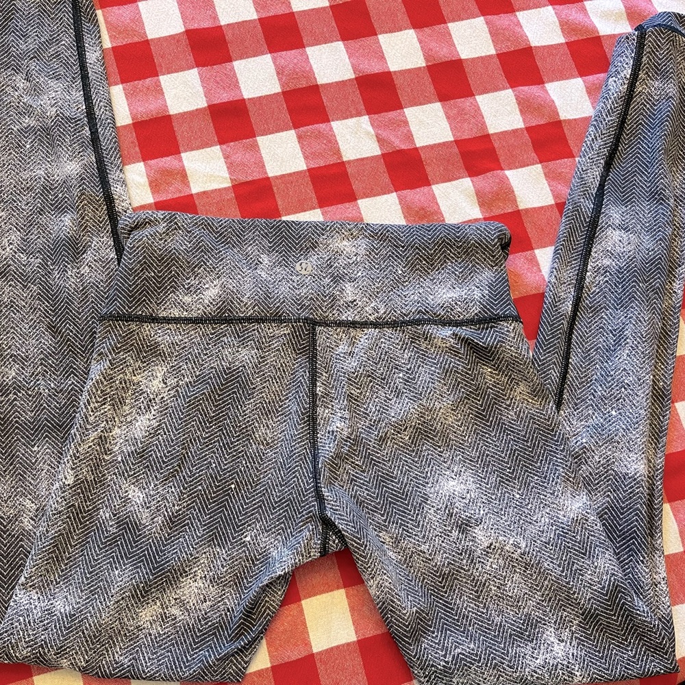 Lulu leggings. Super soft and comfy. Just looking for something new